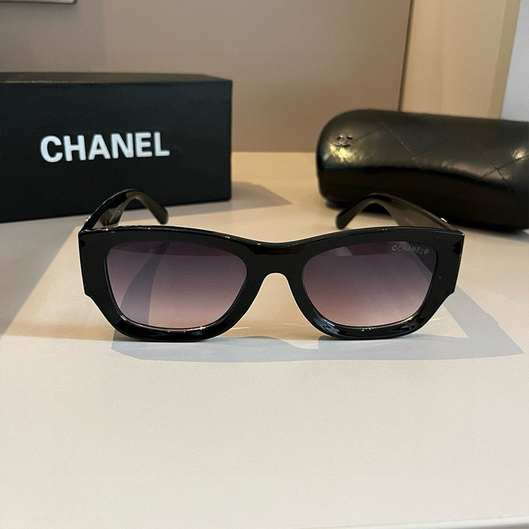 CHANEL Women's Fashion Sunglasses