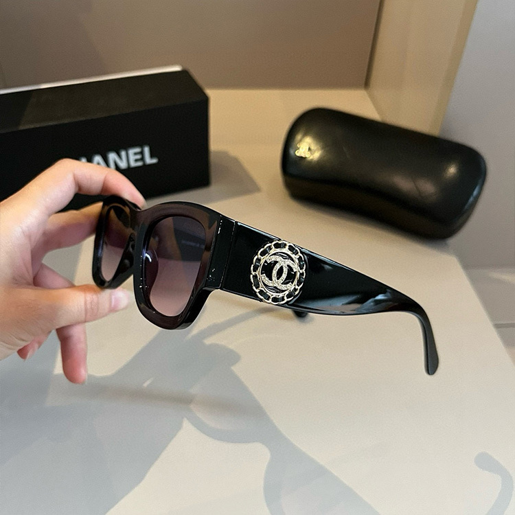 CHANEL Women's Fashion Sunglasses