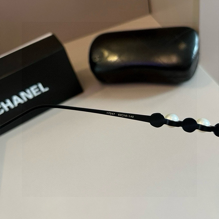 CHANEL Women's Fashion Sunglasses