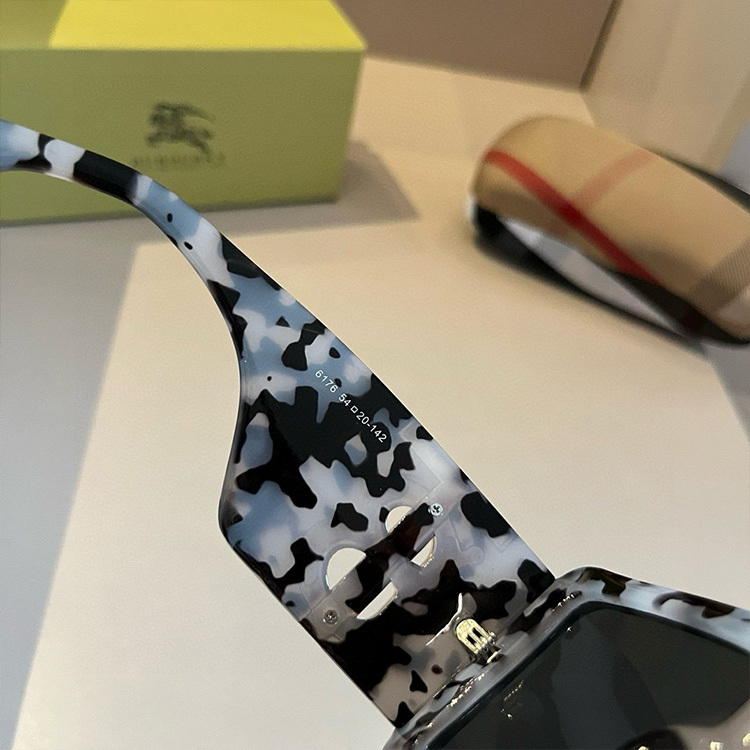 BURBERRY Women's Fashion Sunglasses