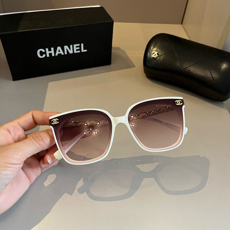 CHANEL Women's Fashion Sunglasses