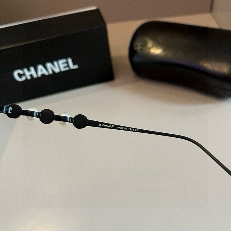 CHANEL Women's Fashion Sunglasses