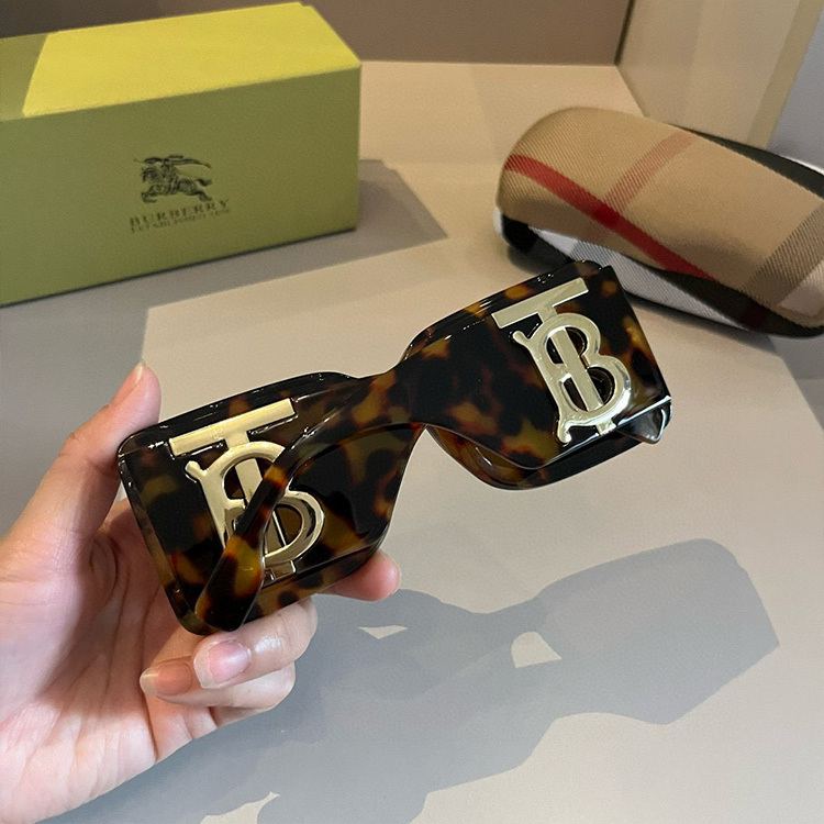 BURBERRY Women's Fashion Sunglasses
