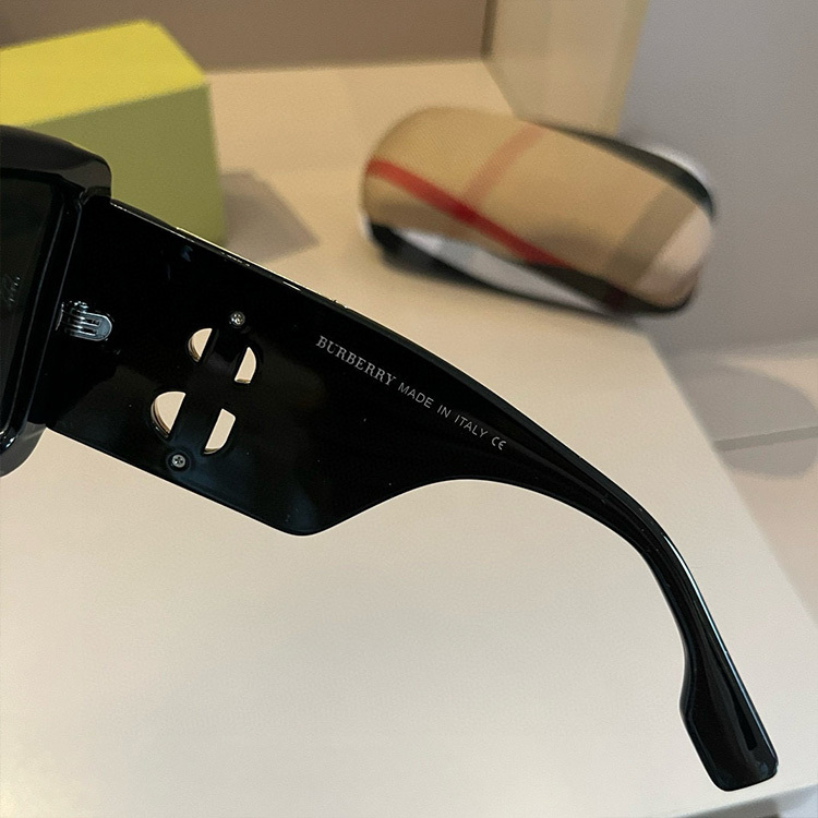 BURBERRY Women's Fashion Sunglasses