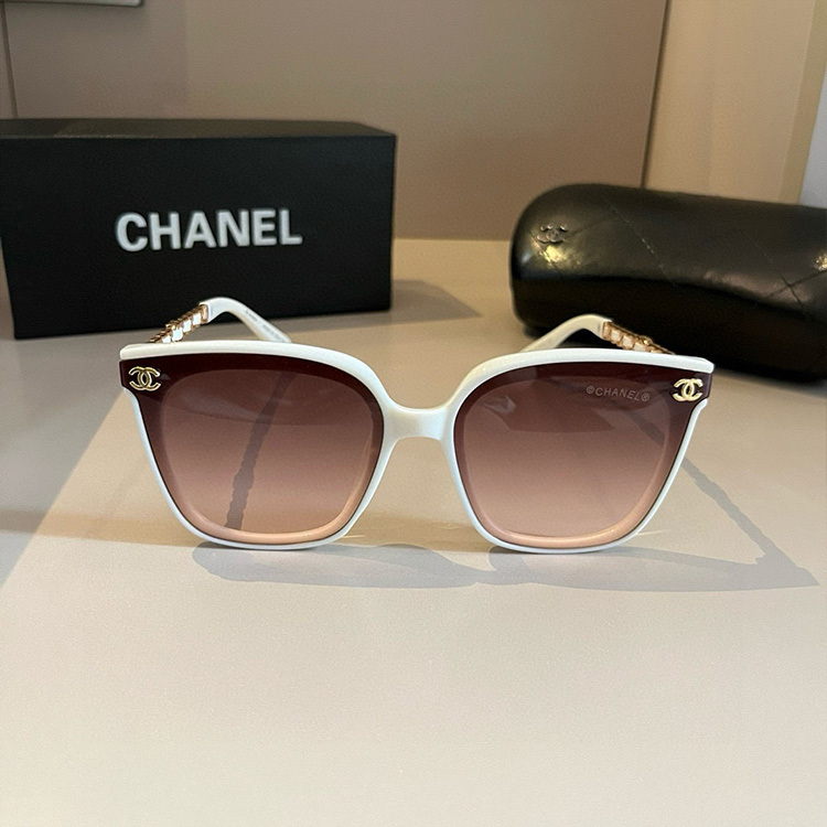 CHANEL Women's Fashion Sunglasses