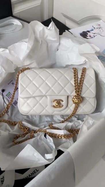 CHANEL Shoulder Bag