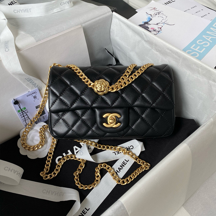 CHANEL Shoulder Bag