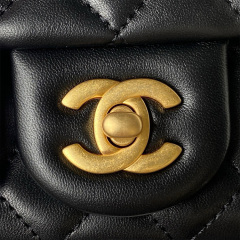 CHANEL Shoulder Bag