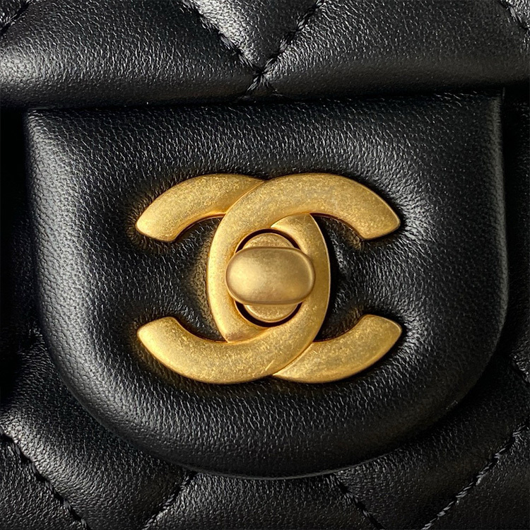 CHANEL Shoulder Bag