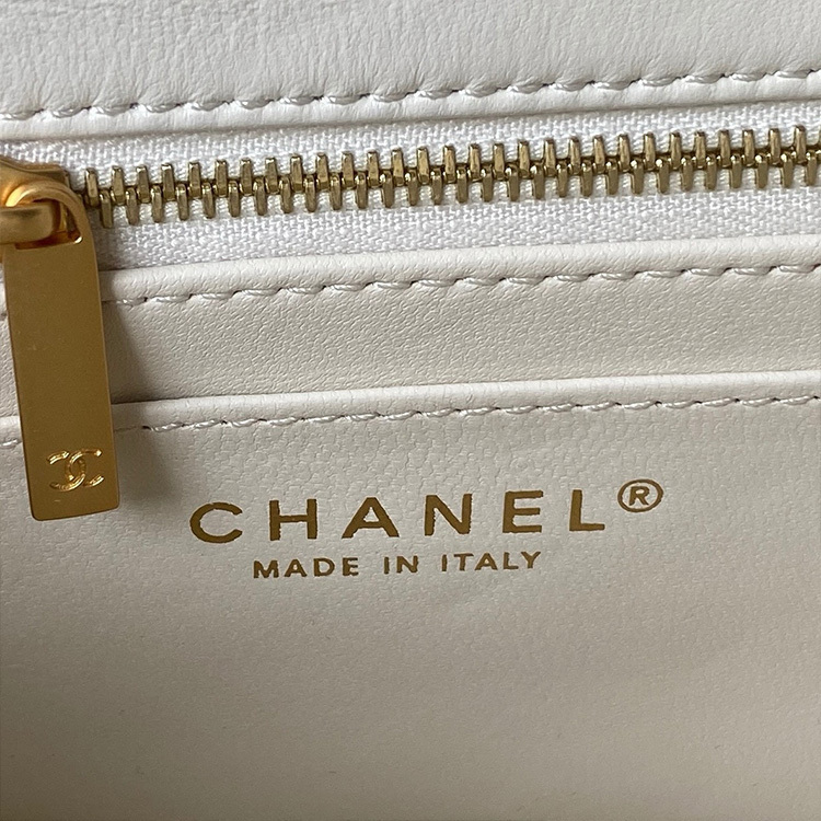 CHANEL Shoulder Bag