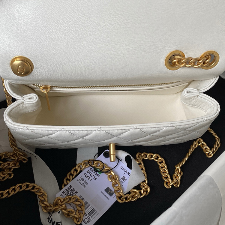 CHANEL Shoulder Bag