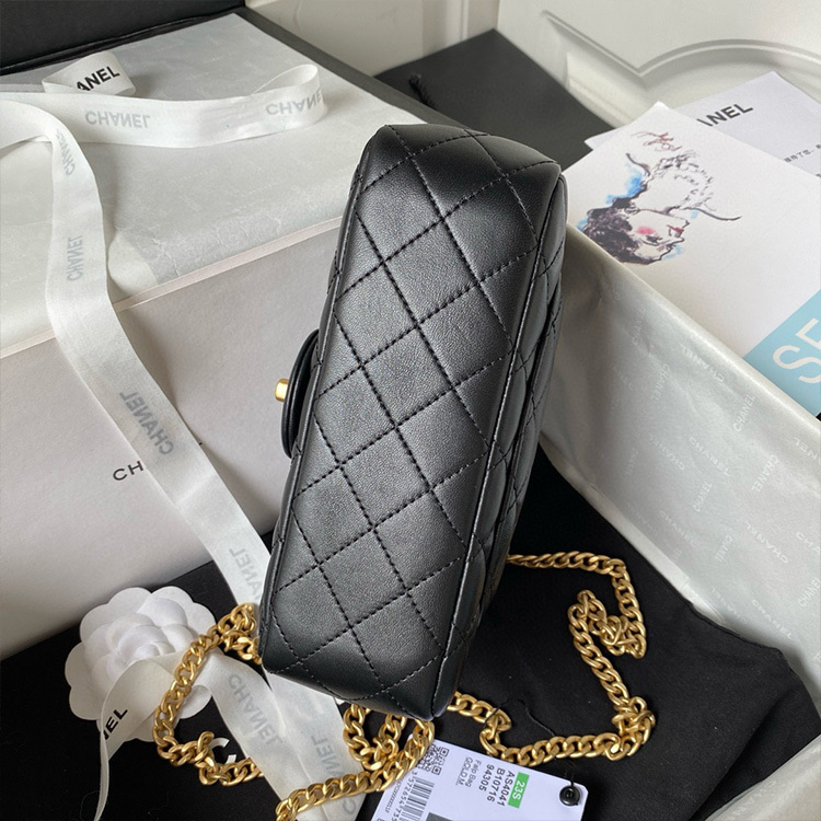 CHANEL Shoulder Bag