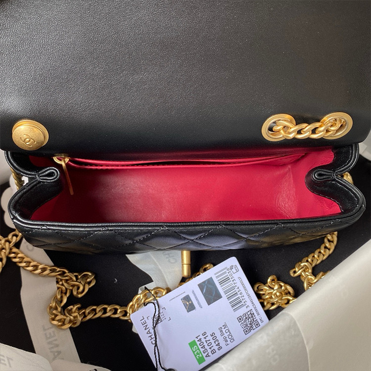 CHANEL Shoulder Bag
