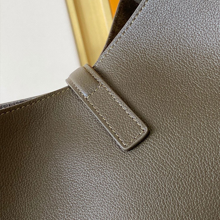 YSL LE 5 À 7 SUPPLE LARGE BAG