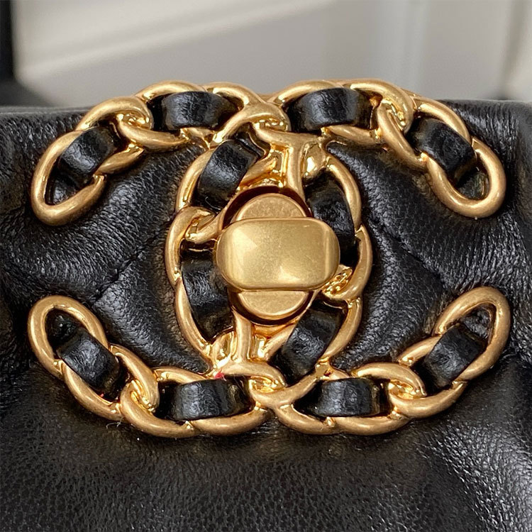 CHANEL 22B Tote Bag