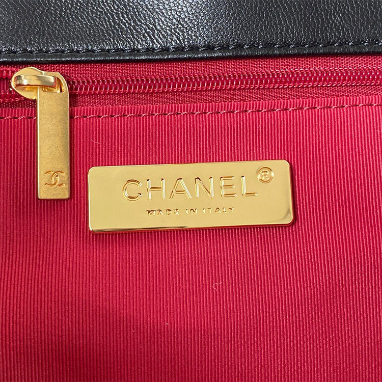 CHANEL 22B Tote Bag
