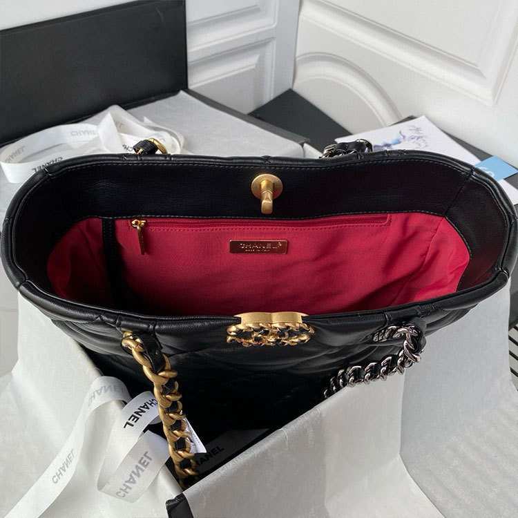 CHANEL 22B Tote Bag