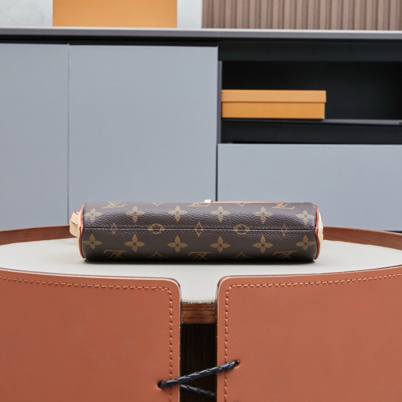 LV Pochette Tirette bag