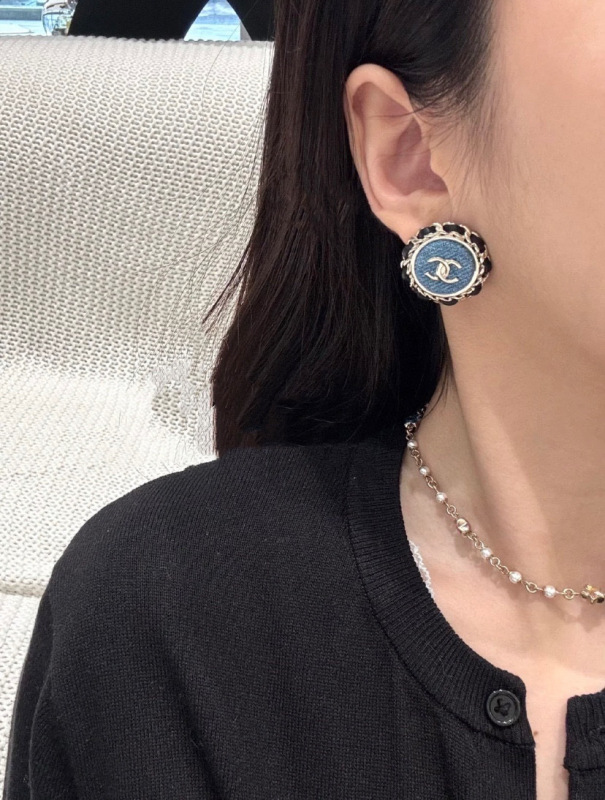 CHANEL EARRING