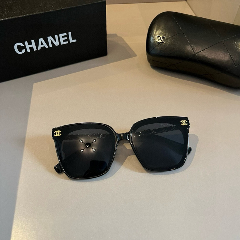 CHANEL Women's Fashion Sunglasses