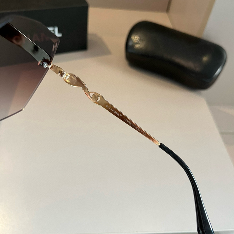CHANEL Women's Fashion Sunglasses
