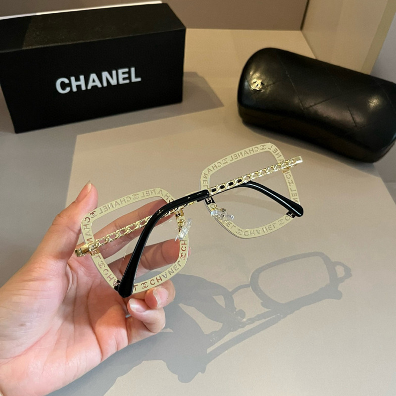CHANEL Women's Fashion Sunglasses