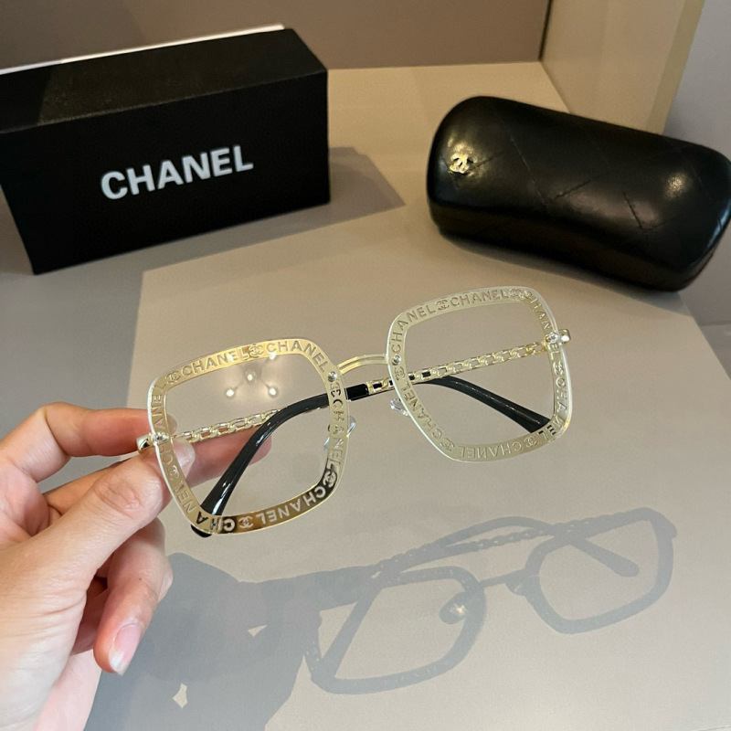 CHANEL Women's Fashion Sunglasses
