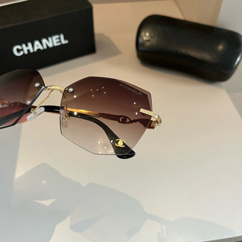 CHANEL Women's Fashion Sunglasses