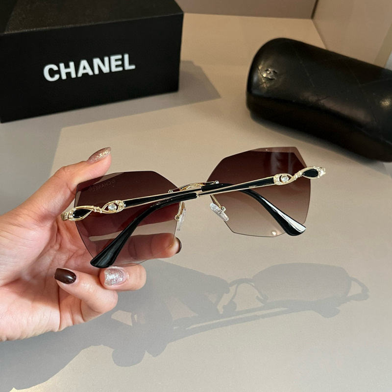 CHANEL Women's Fashion Sunglasses