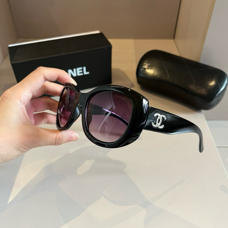CHANEL Women's Fashion Sunglasses