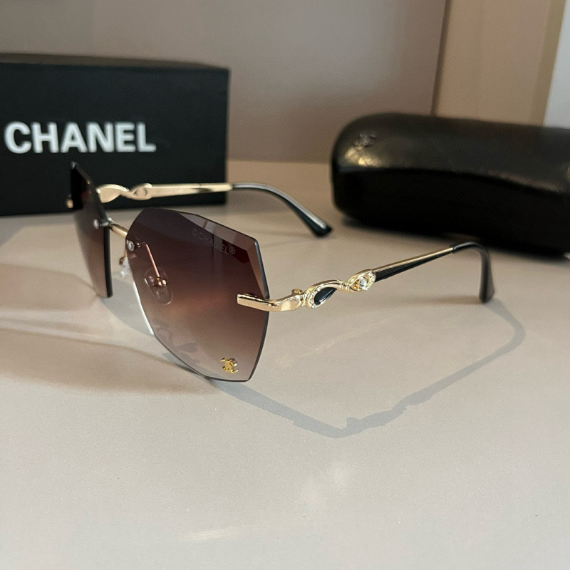 CHANEL Women's Fashion Sunglasses