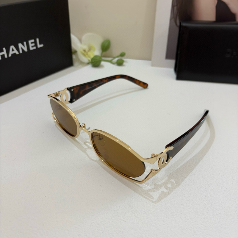 CHANEL Women's Fashion Sunglasses