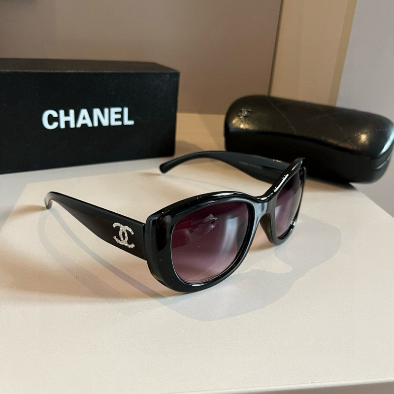 CHANEL Women's Fashion Sunglasses