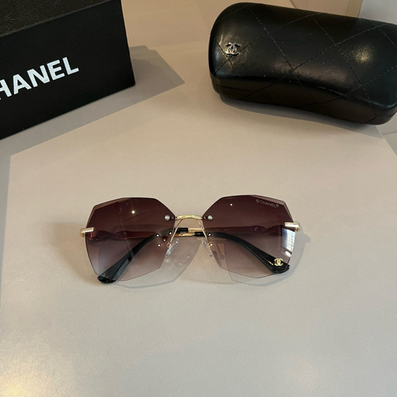 CHANEL Women's Fashion Sunglasses
