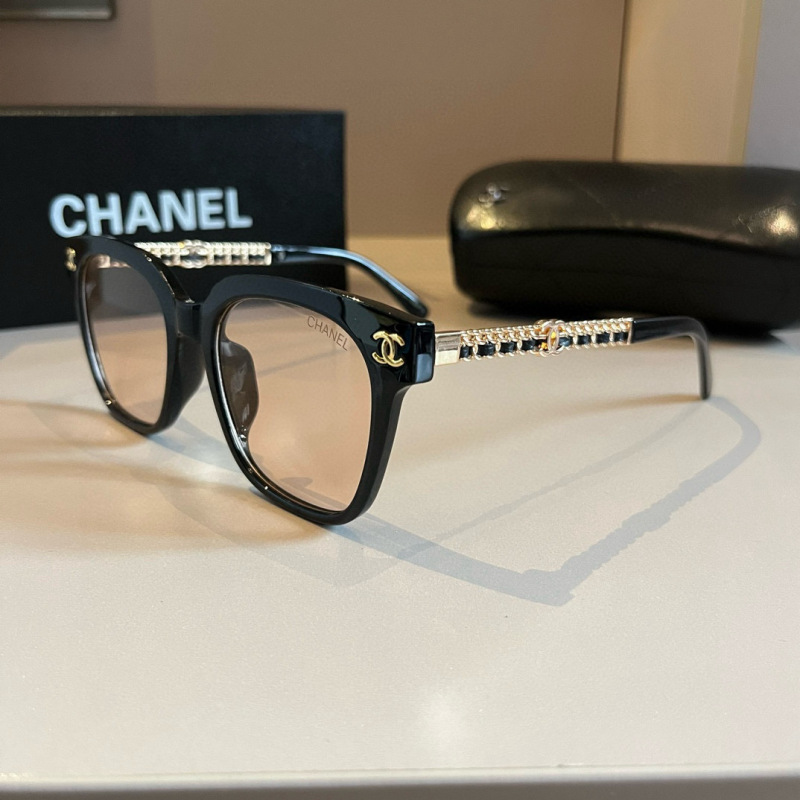 CHANEL Women's Fashion Sunglasses