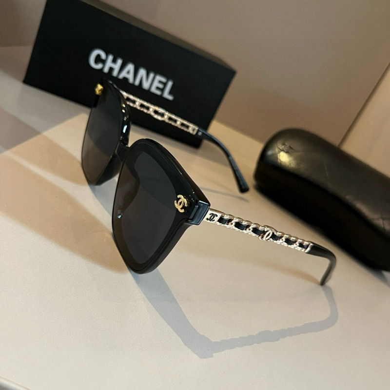 CHANEL Women's Fashion Sunglasses