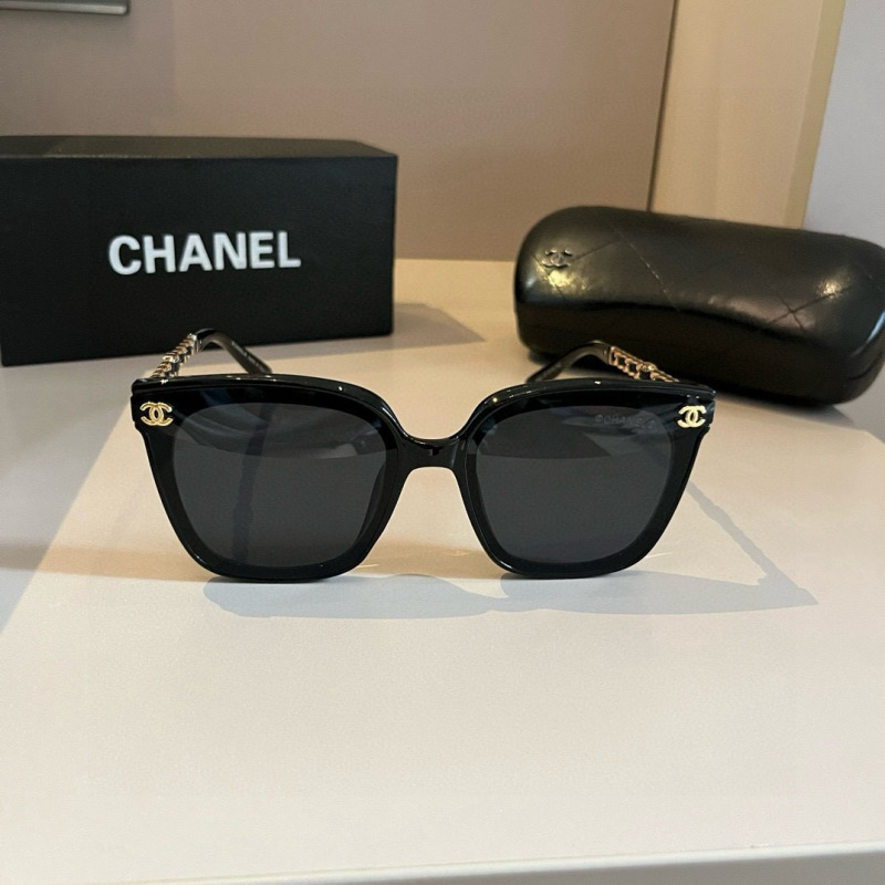 CHANEL Women's Fashion Sunglasses