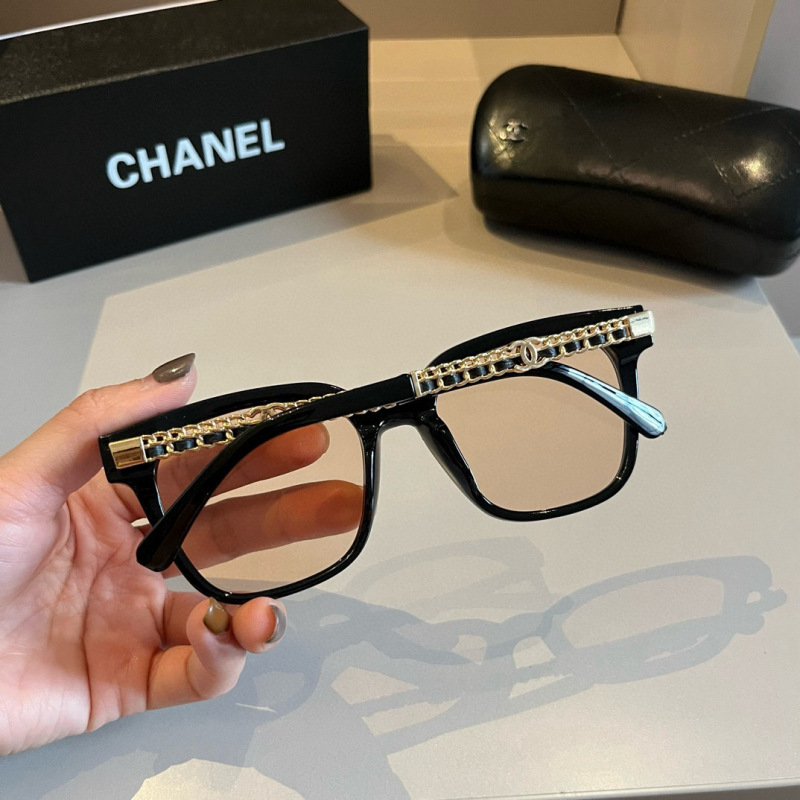 CHANEL Women's Fashion Sunglasses