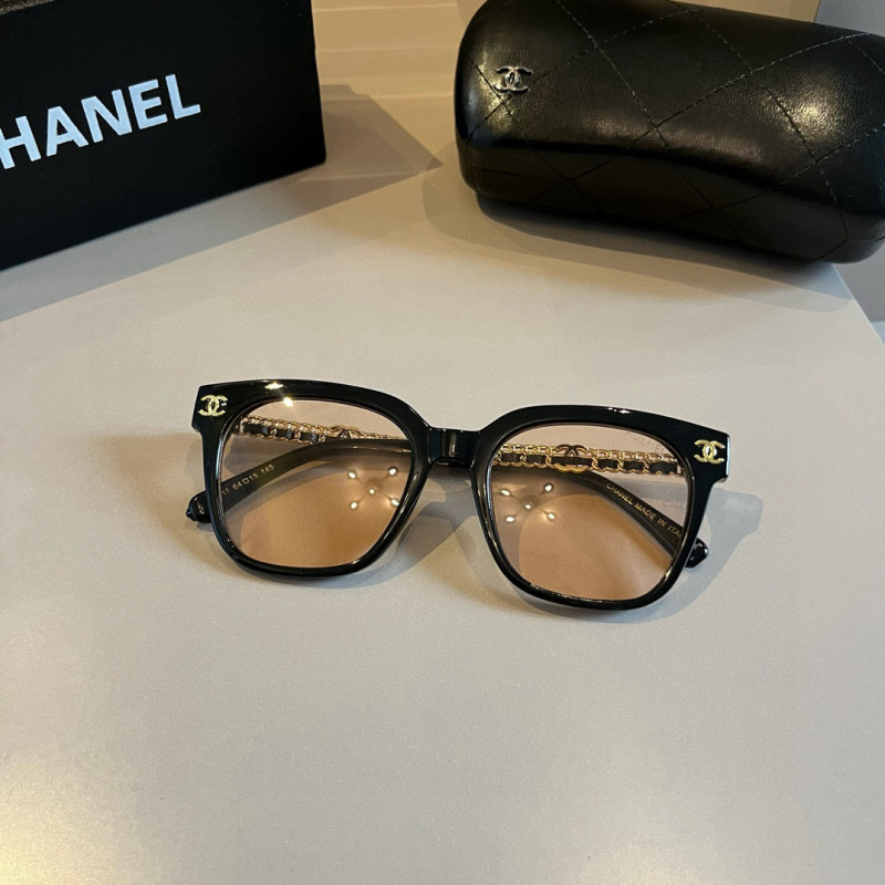 CHANEL Women's Fashion Sunglasses