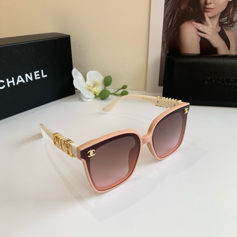 CHANEL Women's Fashion Sunglasses