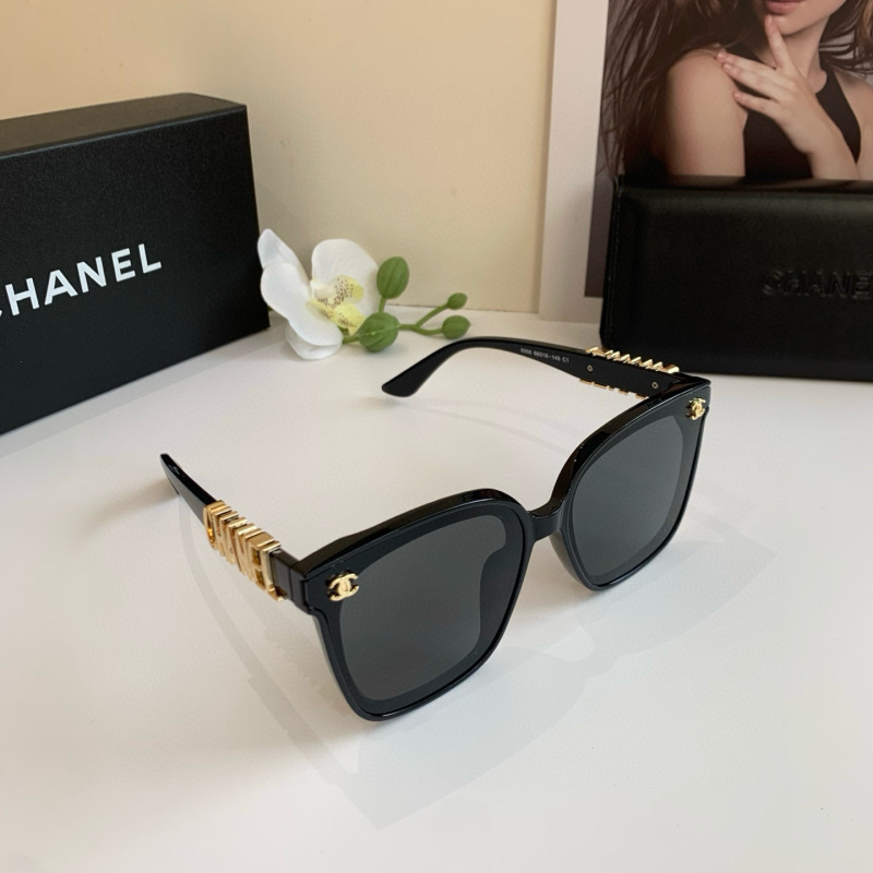 CHANEL Women's Fashion Sunglasses