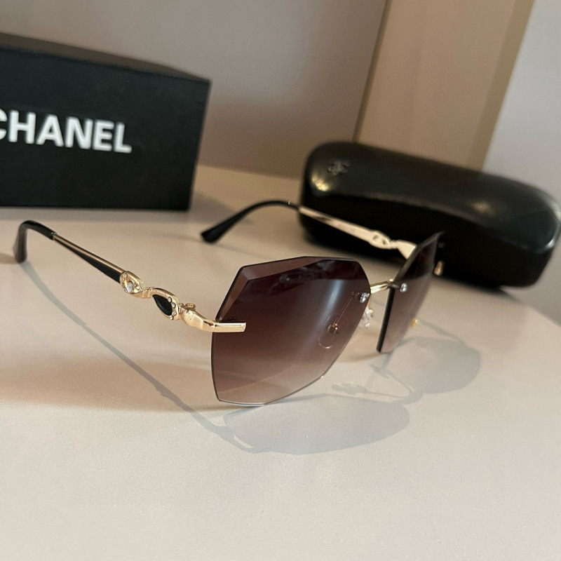 CHANEL Women's Fashion Sunglasses