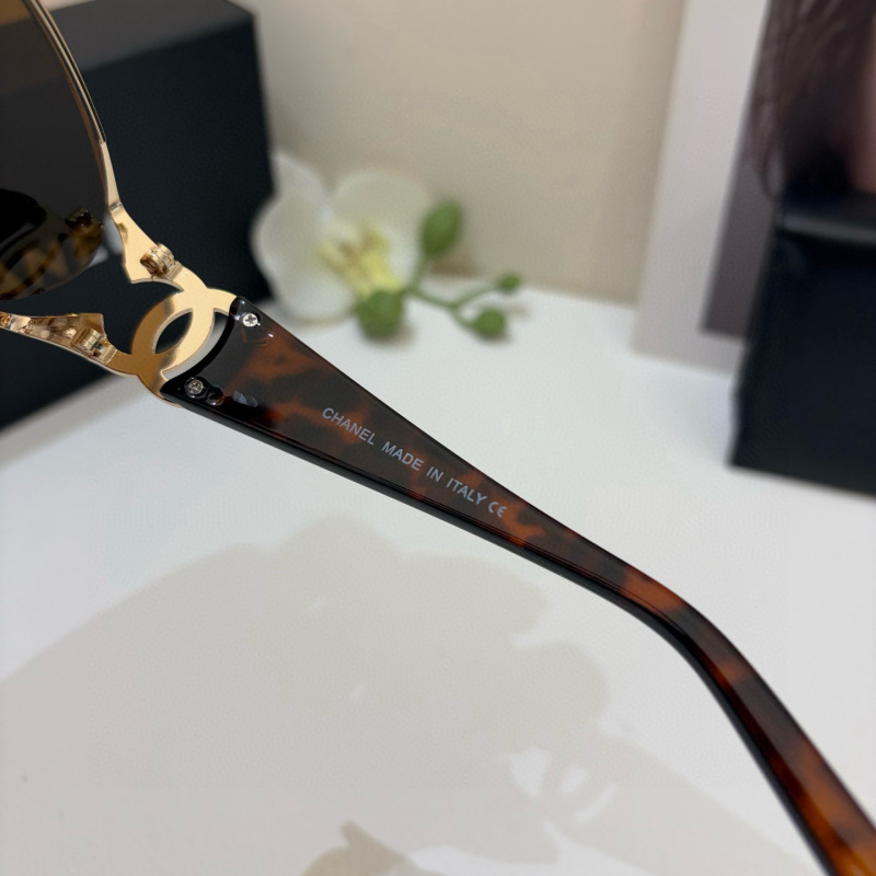 CHANEL Women's Fashion Sunglasses