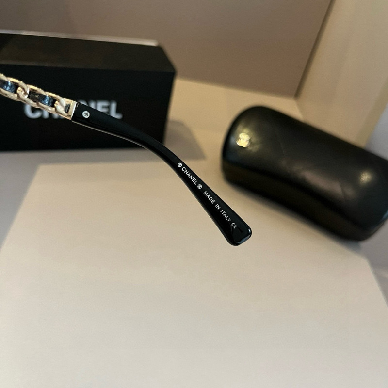 CHANEL Women's Fashion Sunglasses