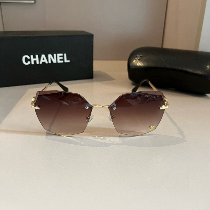 CHANEL Women's Fashion Sunglasses