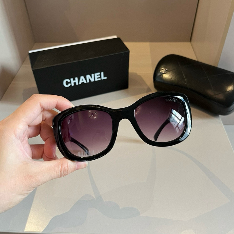 CHANEL Women's Fashion Sunglasses