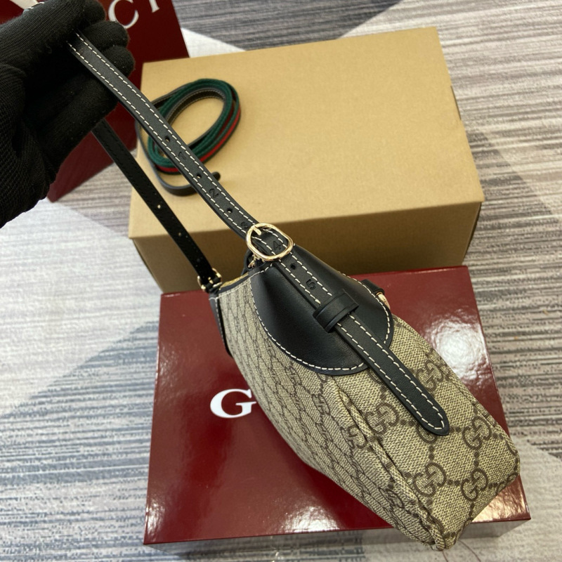 GG EMBLEM SMALL SHOULDER BAG