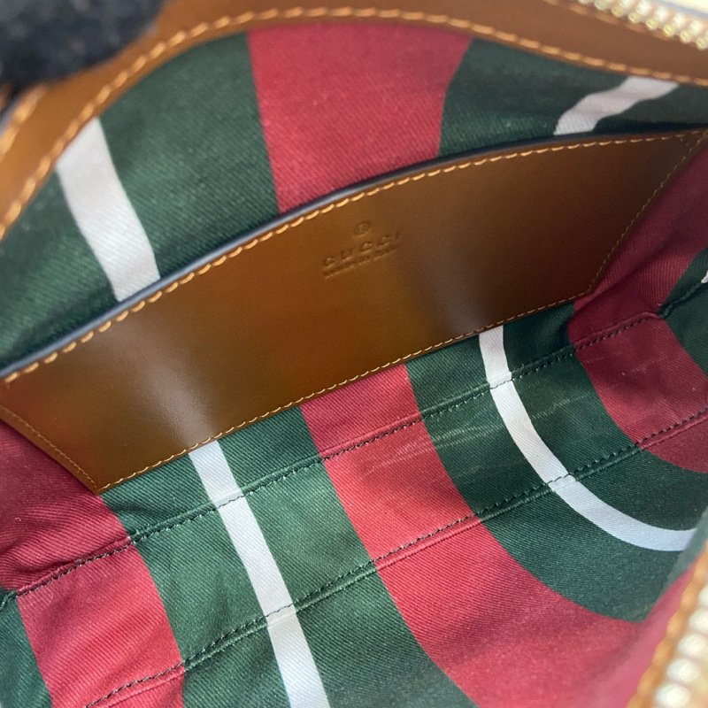 GG EMBLEM SMALL SHOULDER BAG