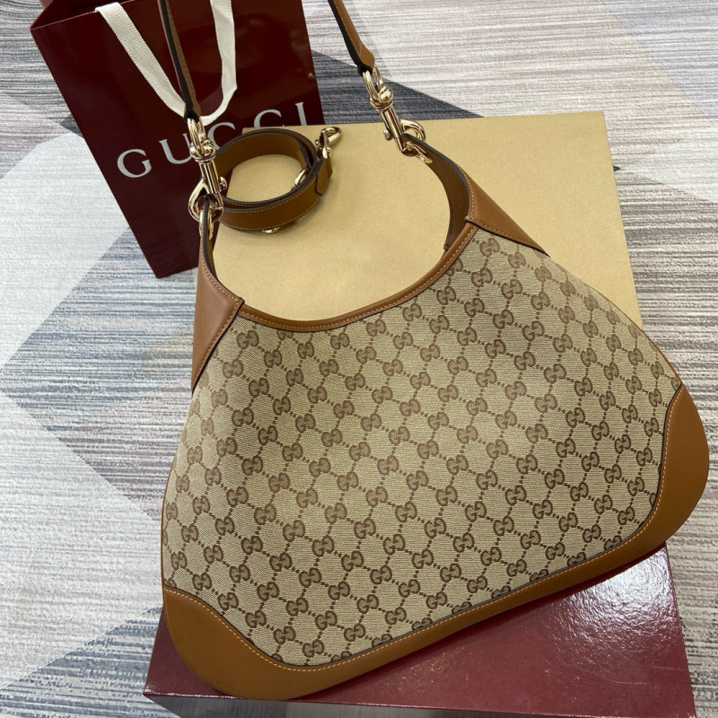 GUCCI B MEDIUM SHOULDER BAG