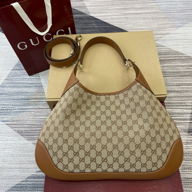 GUCCI B MEDIUM SHOULDER BAG